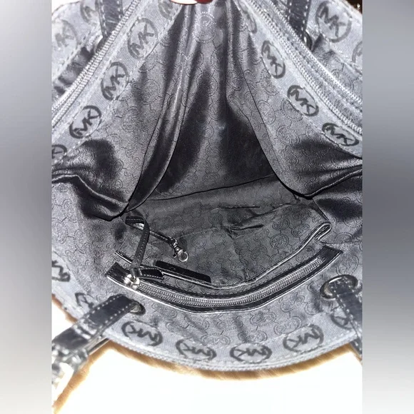 Black MICHAEL Kors Jet Set Tote Bag with Signature Canvas Print - Picture 16 of 16